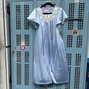 Vintage 70s Vanity Fair Light Blue Chemise with Cream Accents